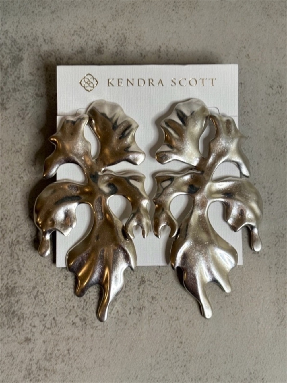 Kendra Scott Savannah Statement Earrings